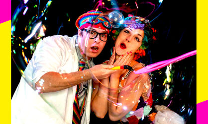 BUBBLE SHOW WITH MILKSHAKE (BUBLINOVÁ SHOW S MILKSHAKEM)